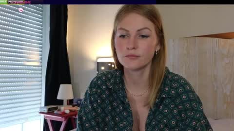 Snapshot of misslucci chatting on 02-10-25, 09:25 Misslucci online show from 02-10-25, 09:25