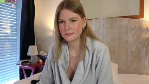 Snapshot of misslucci chatting on 03-05-25, 09:38 Misslucci online show from 03-05-25, 09:38