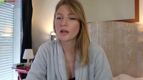 Snapshot of misslucci chatting on 03-08-25, 09:06 Misslucci online show from 03-08-25, 09:06