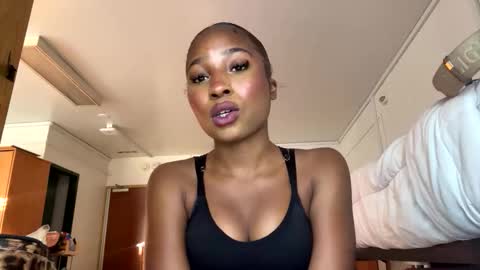 Snapshot of missmarimac chatting on 05-05-26, 11:02 missmarimac online show from 05-05-26, 11:02