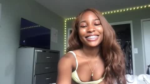 Snapshot of missmarimac chatting on 05-25-26, 02:56 missmarimac online show from 05-25-26, 02:56