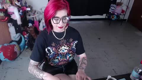 Miss Mia online show from 02-12-25, 04:22