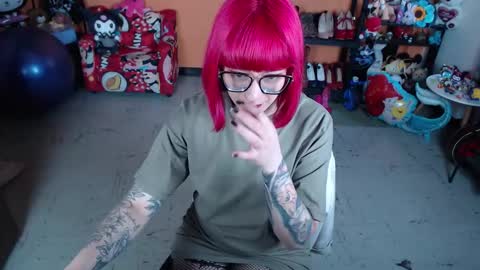 Miss Mia online show from 11-27-25, 01:35