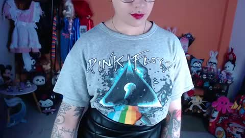 Miss Mia online show from 05-18-26, 10:43