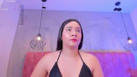 Snapshot of missmiaa_ chatting on 05-18-26, 12:22 Mia online show from 05-18-26, 12:22
