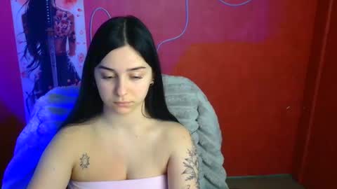 Mia online show from 03-25-26, 05:41