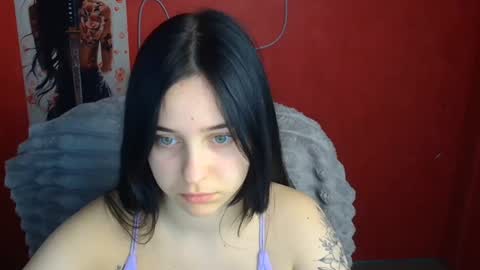 Mia online show from 04-03-26, 12:14