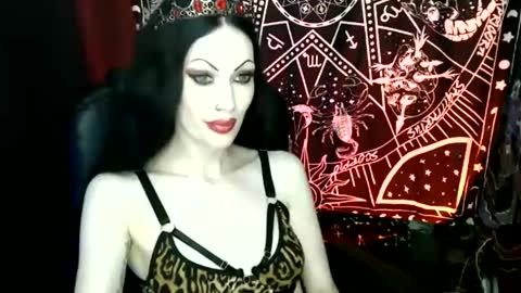 Snapshot of missmoondoll chatting on 12-08-24, 04:35 MissMoonDoll online show from 12-08-24, 04:35