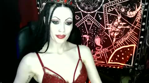 Snapshot of missmoondoll chatting on 12-14-24, 05:07 MissMoonDoll online show from 12-14-24, 05:07