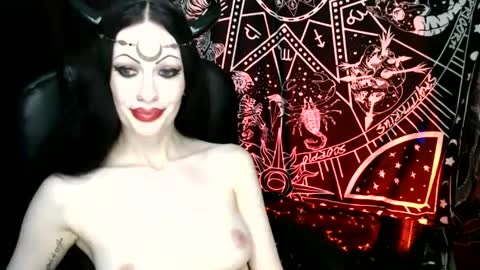 Snapshot of missmoondoll chatting on 01-02-25, 07:33 MissMoonDoll online show from 01-02-25, 07:33