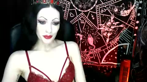 Snapshot of missmoondoll chatting on 01-08-25, 04:12 MissMoonDoll online show from 01-08-25, 04:12