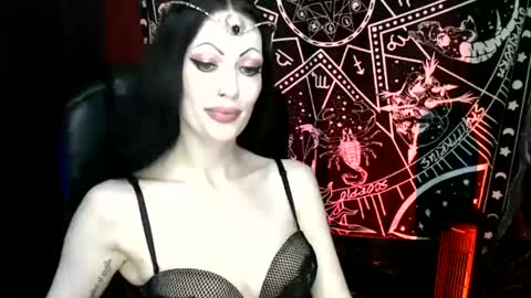 Snapshot of missmoondoll chatting on 02-19-25, 04:23 MissMoonDoll online show from 02-19-25, 04:23