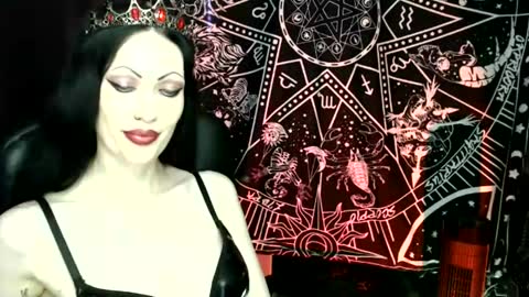 Snapshot of missmoondoll chatting on 10-06-25, 04:32 MissMoonDoll online show from 10-06-25, 04:32