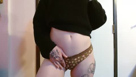 Snapshot of missmoonmagic13 chatting on 12-27-24, 05:09 Maxxx online show from 12-27-24, 05:09