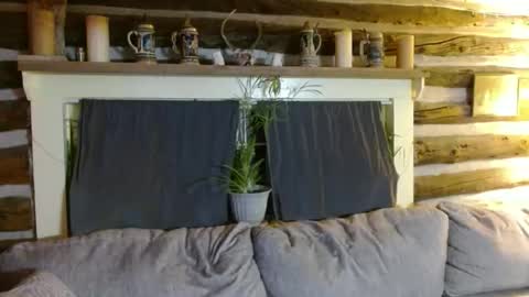 Snapshot of missmoonmagic13 chatting on 11-22-25, 04:00 Maxxx online show from 11-22-25, 04:00