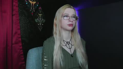 Snapshot of missnikkivill chatting on 02-11-25, 08:20 Mistress Nikki Vill online show from 02-11-25, 08:20