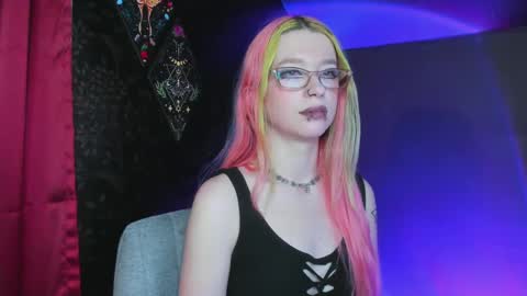 Snapshot of missnikkivill chatting on 02-26-25, 03:32 Mistress Nikki Vill online show from 02-26-25, 03:32