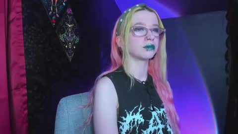 Snapshot of missnikkivill chatting on 03-04-25, 02:17 Mistress Nikki Vill online show from 03-04-25, 02:17