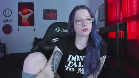 Snapshot of missnikkivill chatting on 02-18-26, 08:38 Mistress Nikki Vill online show from 02-18-26, 08:38