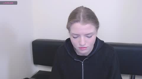 Snapshot of missoliviaa_ chatting on 12-09-24, 11:36 Olivia online show from 12-09-24, 11:36