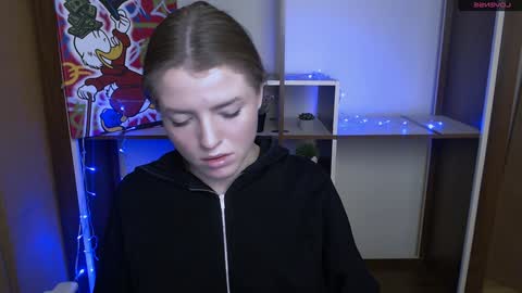 Snapshot of missoliviaa_ chatting on 12-12-24, 01:28 Olivia online show from 12-12-24, 01:28