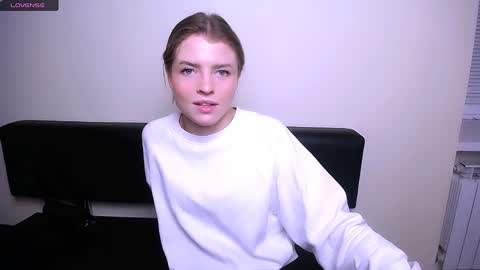 Snapshot of missoliviaa_ chatting on 12-14-24, 10:13 Olivia online show from 12-14-24, 10:13