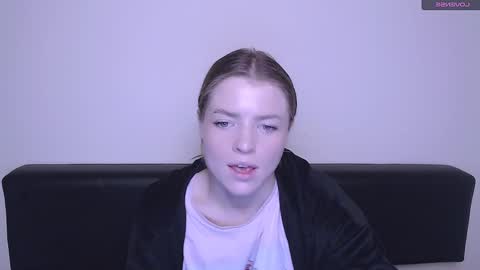 Snapshot of missoliviaa_ chatting on 12-16-24, 11:22 Olivia online show from 12-16-24, 11:22