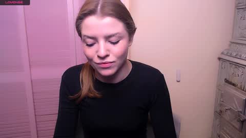 Snapshot of missoliviaa_ chatting on 12-22-24, 07:44 Olivia online show from 12-22-24, 07:44