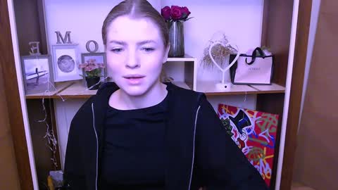 Snapshot of missoliviaa_ chatting on 12-24-24, 08:11 Olivia online show from 12-24-24, 08:11