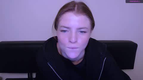 Snapshot of missoliviaa_ chatting on 12-27-24, 11:50 Olivia online show from 12-27-24, 11:50