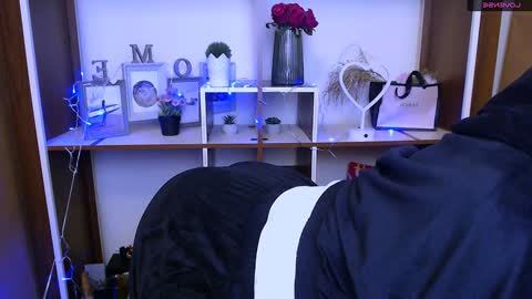 Snapshot of missoliviaa_ chatting on 01-09-25, 08:03 Olivia online show from 01-09-25, 08:03