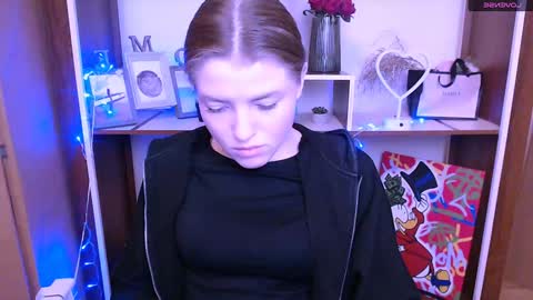 Snapshot of missoliviaa_ chatting on 01-13-25, 12:13 Olivia online show from 01-13-25, 12:13