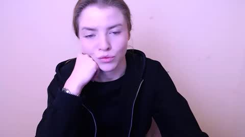 Snapshot of missoliviaa_ chatting on 01-16-25, 08:22 Olivia online show from 01-16-25, 08:22