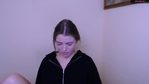 Snapshot of missoliviaa_ chatting on 01-18-25, 10:39 Olivia online show from 01-18-25, 10:39