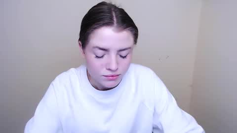 Snapshot of missoliviaa_ chatting on 01-23-25, 07:32 Olivia online show from 01-23-25, 07:32