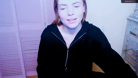 Snapshot of missoliviaa_ chatting on 01-24-25, 05:53 Olivia online show from 01-24-25, 05:53