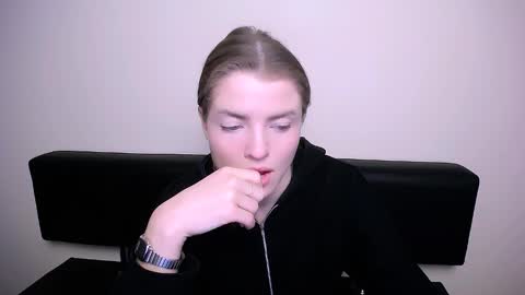 Snapshot of missoliviaa_ chatting on 01-31-25, 08:43 Olivia online show from 01-31-25, 08:43