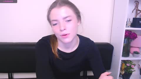 Snapshot of missoliviaa_ chatting on 02-14-25, 08:10 Olivia online show from 02-14-25, 08:10