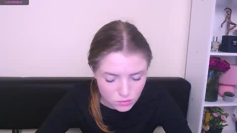 Snapshot of missoliviaa_ chatting on 02-14-25, 11:21 Olivia online show from 02-14-25, 11:21
