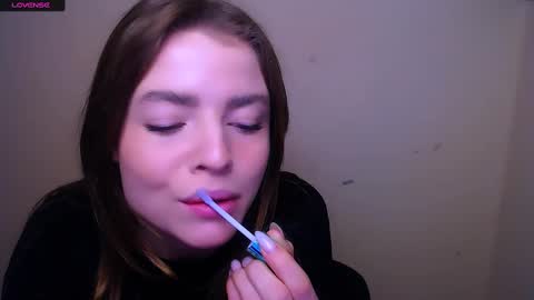 Snapshot of missoliviaa_ chatting on 02-16-25, 07:48 Olivia online show from 02-16-25, 07:48