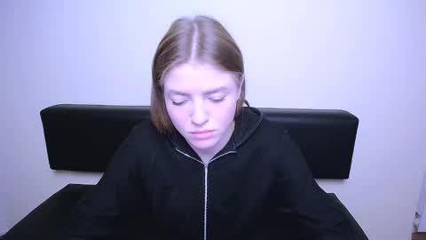 Snapshot of missoliviaa_ chatting on 02-18-25, 11:44 Olivia online show from 02-18-25, 11:44