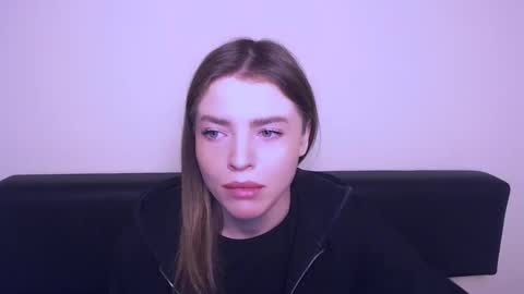 Snapshot of missoliviaa_ chatting on 02-19-25, 09:50 Olivia online show from 02-19-25, 09:50