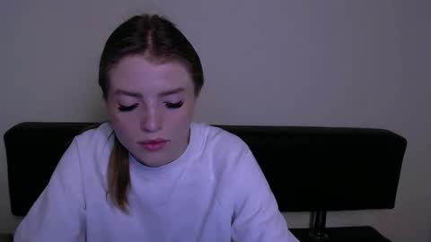 Snapshot of missoliviaa_ chatting on 03-05-25, 09:05 Olivia online show from 03-05-25, 09:05