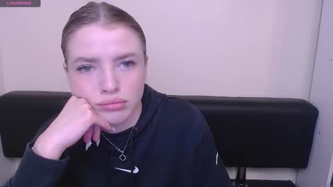 Snapshot of missoliviaa_ chatting on 03-07-25, 01:51 Olivia online show from 03-07-25, 01:51