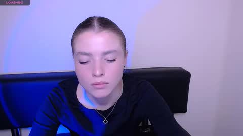 Snapshot of missoliviaa_ chatting on 10-28-25, 01:58 Olivia online show from 10-28-25, 01:58