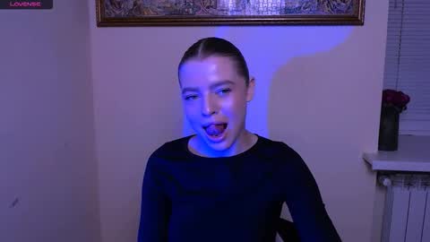 Olivia online show from 12-15-25, 01:48