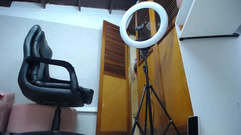 Penelope online show from 01-11-25, 01:01