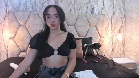 Snapshot of missperfectass_ chatting on 01-05-25, 05:41 Sara online show from 01-05-25, 05:41
