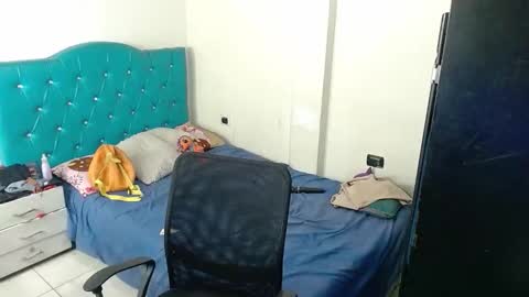 Snapshot of misspurple4 chatting on 10-17-25, 12:47 kassandra online show from 10-17-25, 12:47