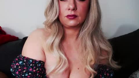 Missqueen1416 online show from 03-12-25, 06:18